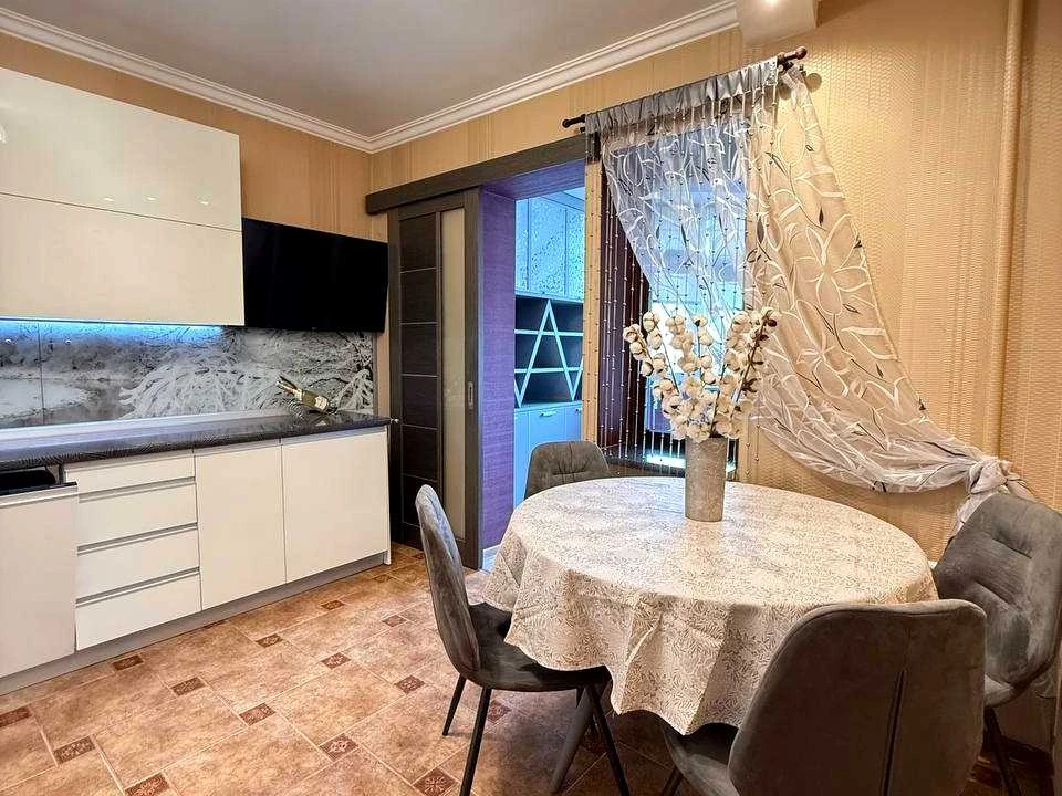 Квартира. Київ, Радунська вул.