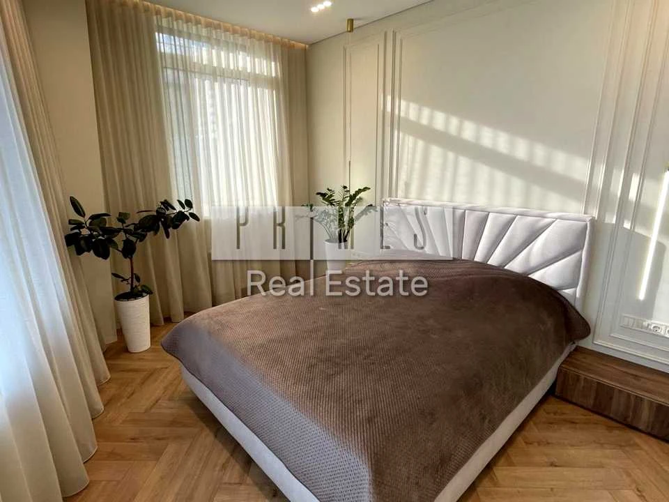 Apartment. Kyiv, Beryeste Street.