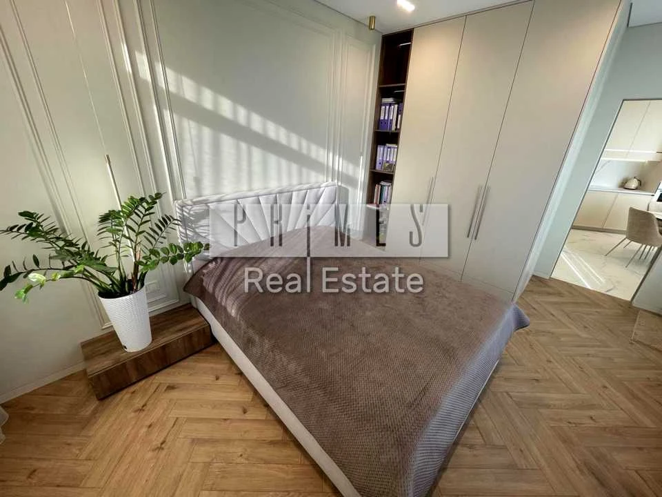 Apartment. Kyiv, Beryeste Street.