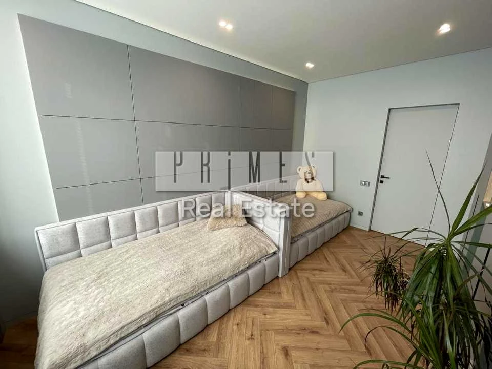 Apartment. Kyiv, Beryeste Street.