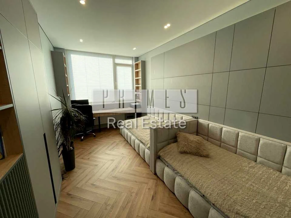 Apartment. Kyiv, Beryeste Street.
