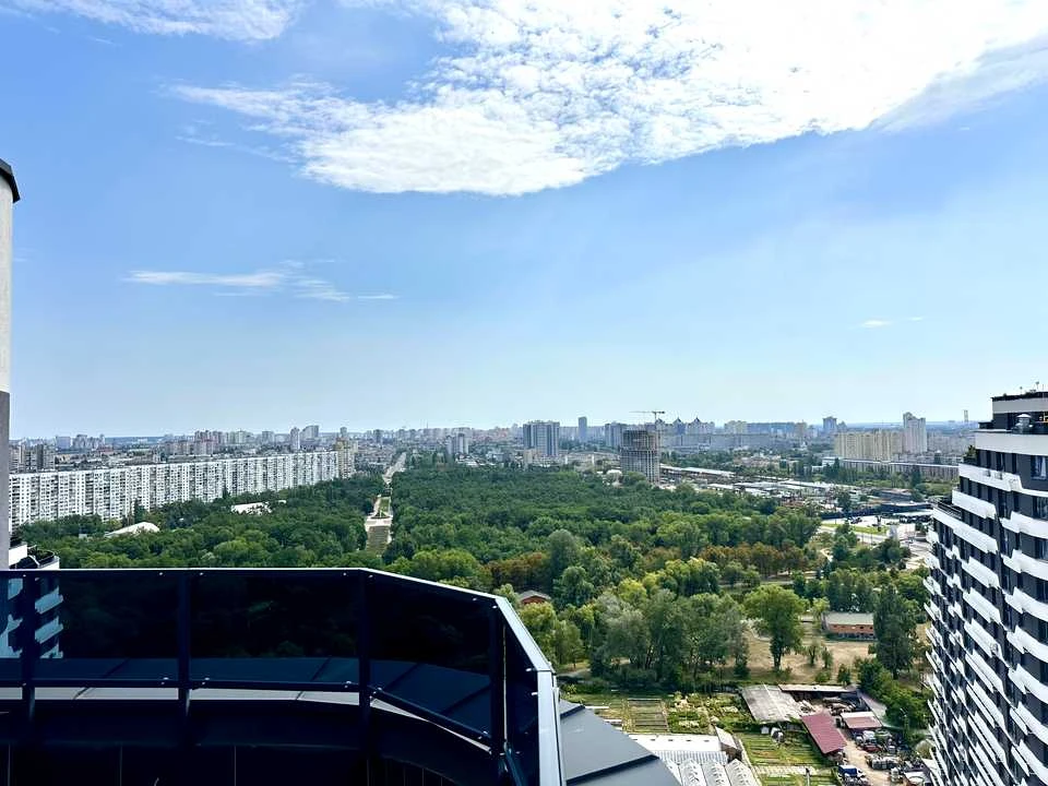 Apartment. Kyiv, Voskresenska Street.