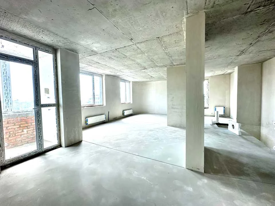 Apartment. Kyiv, Voskresenska Street.