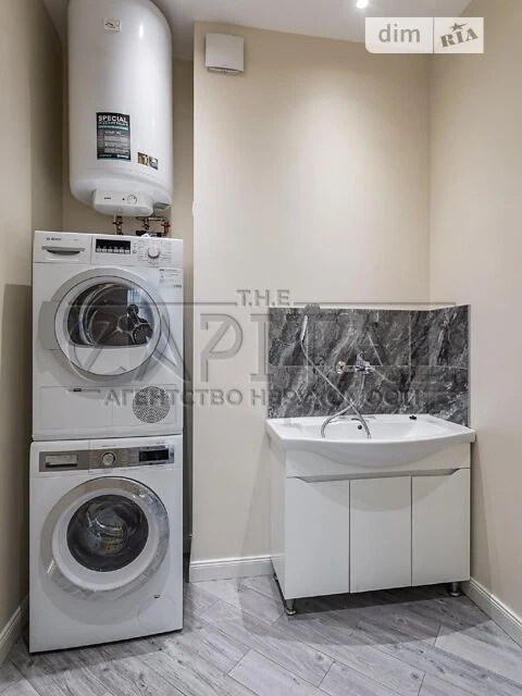 Продаж 5к квартири 208 кв. м на вул. Андрія Верхогляда 15 •
