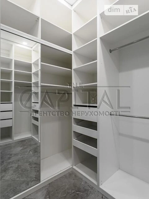 Продаж 5к квартири 208 кв. м на вул. Андрія Верхогляда 15 •