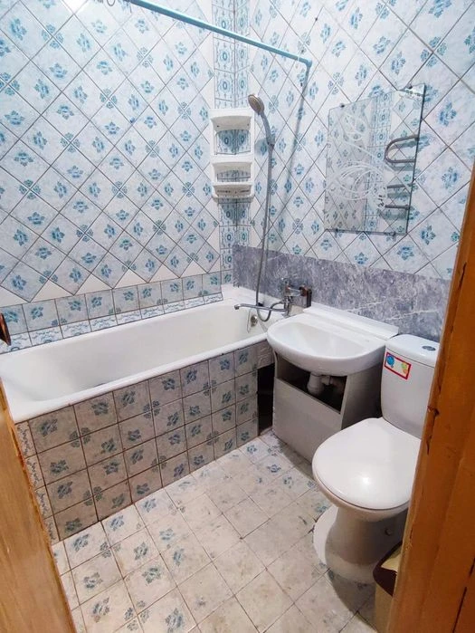 Selling a 1-bedroom apartment in a new building.