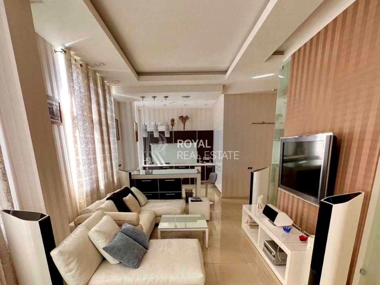 Apartment. Sofiivska Pl.