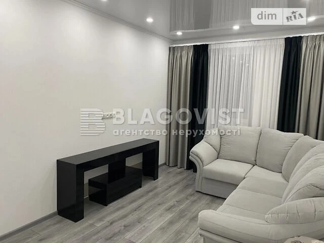 For sale 2-room apartment 75.3 sq. m. on Revutskoho St. 40 • ID 347