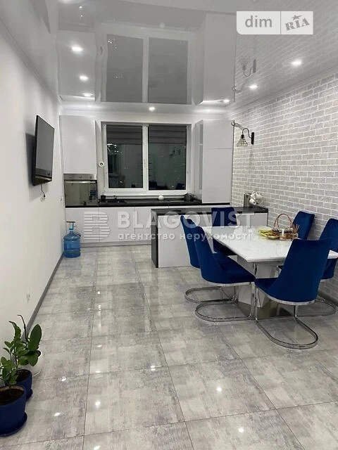 For sale 2-room apartment 75.3 sq. m. on Revutskoho St. 40 • ID 347