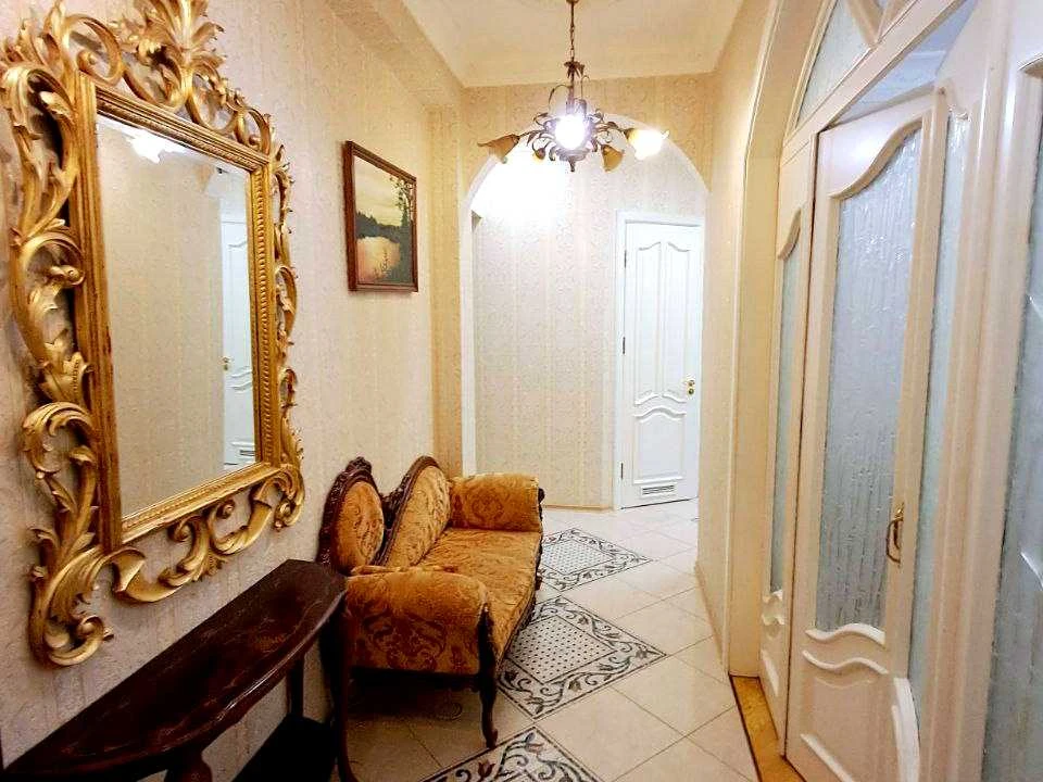 Apartment. Michael Hrushevsky Street, Kyiv