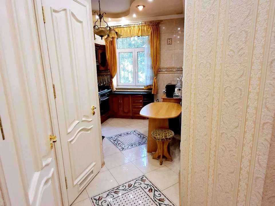 Apartment. Michael Hrushevsky Street, Kyiv