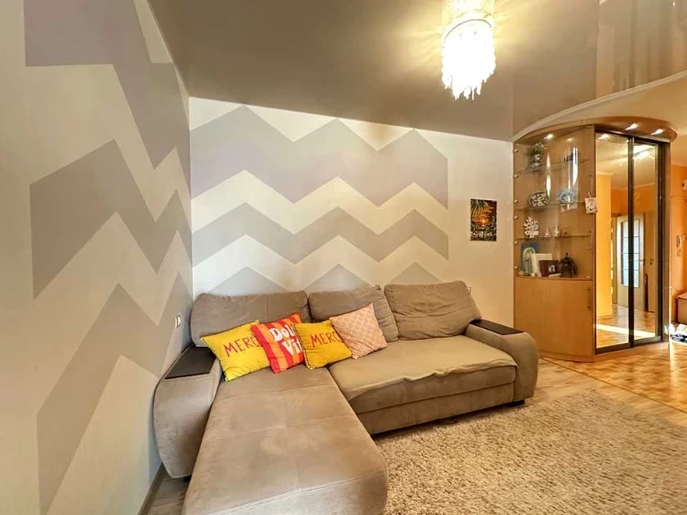 Apartment. Odessa, Dobrovolytsiv ave.