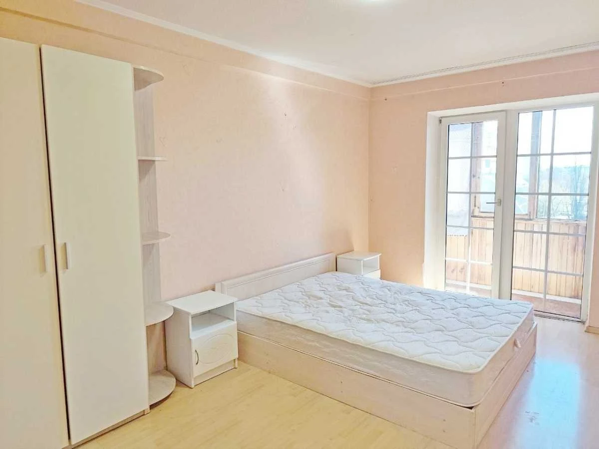 Продається трикімнатна квартира (63 м²) у Києві, Дніпровський район