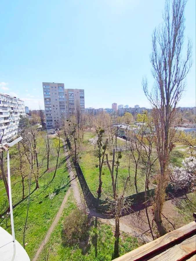 Продається трикімнатна квартира (63 м²) у Києві, Дніпровський район