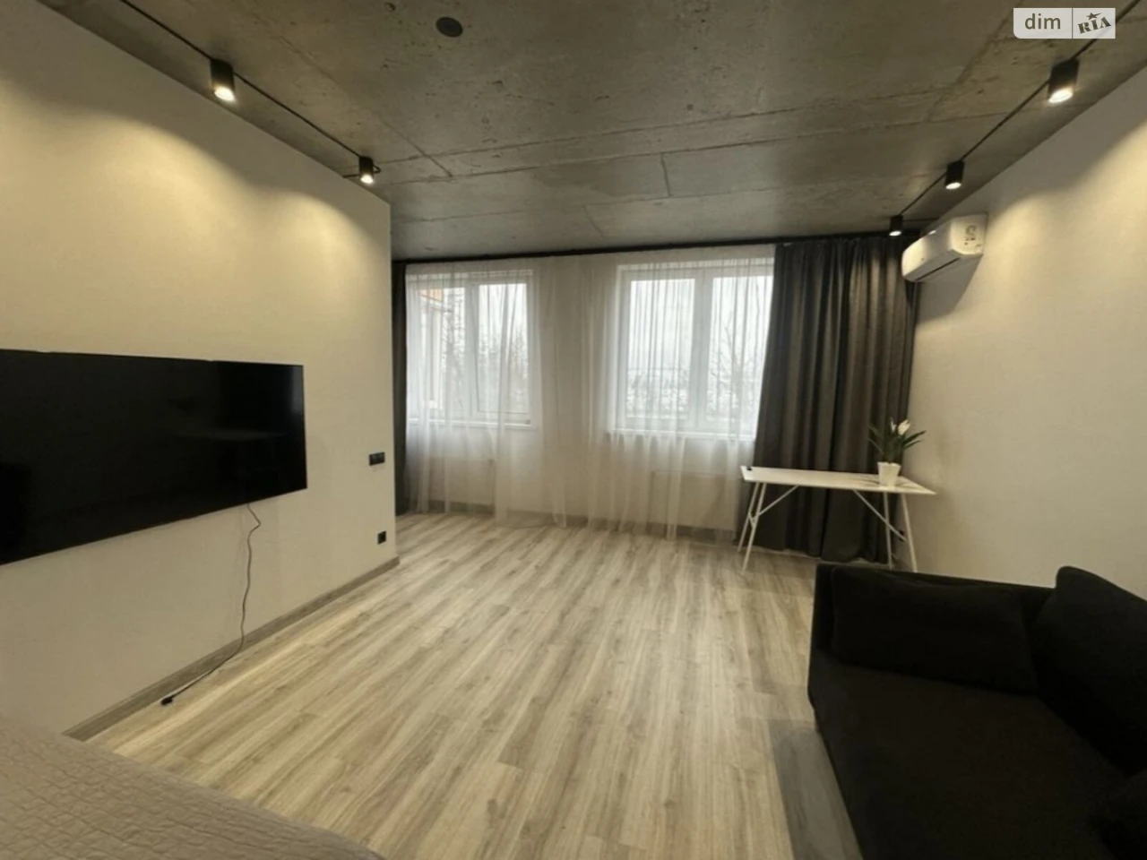 Long-Term Rent Studio Apartment, Holosiiv