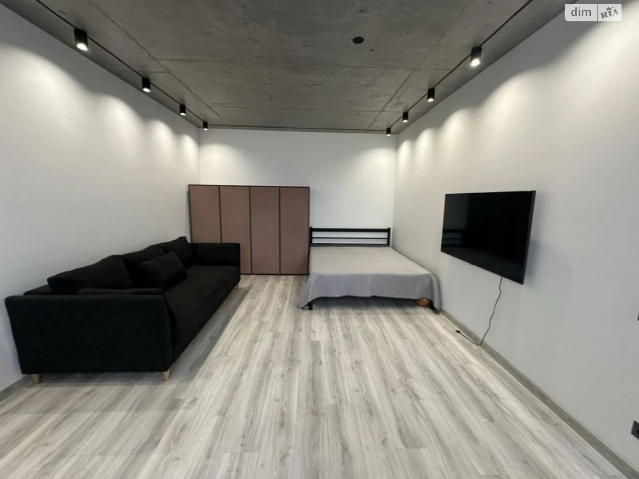Long-Term Rent Studio Apartment, Holosiiv