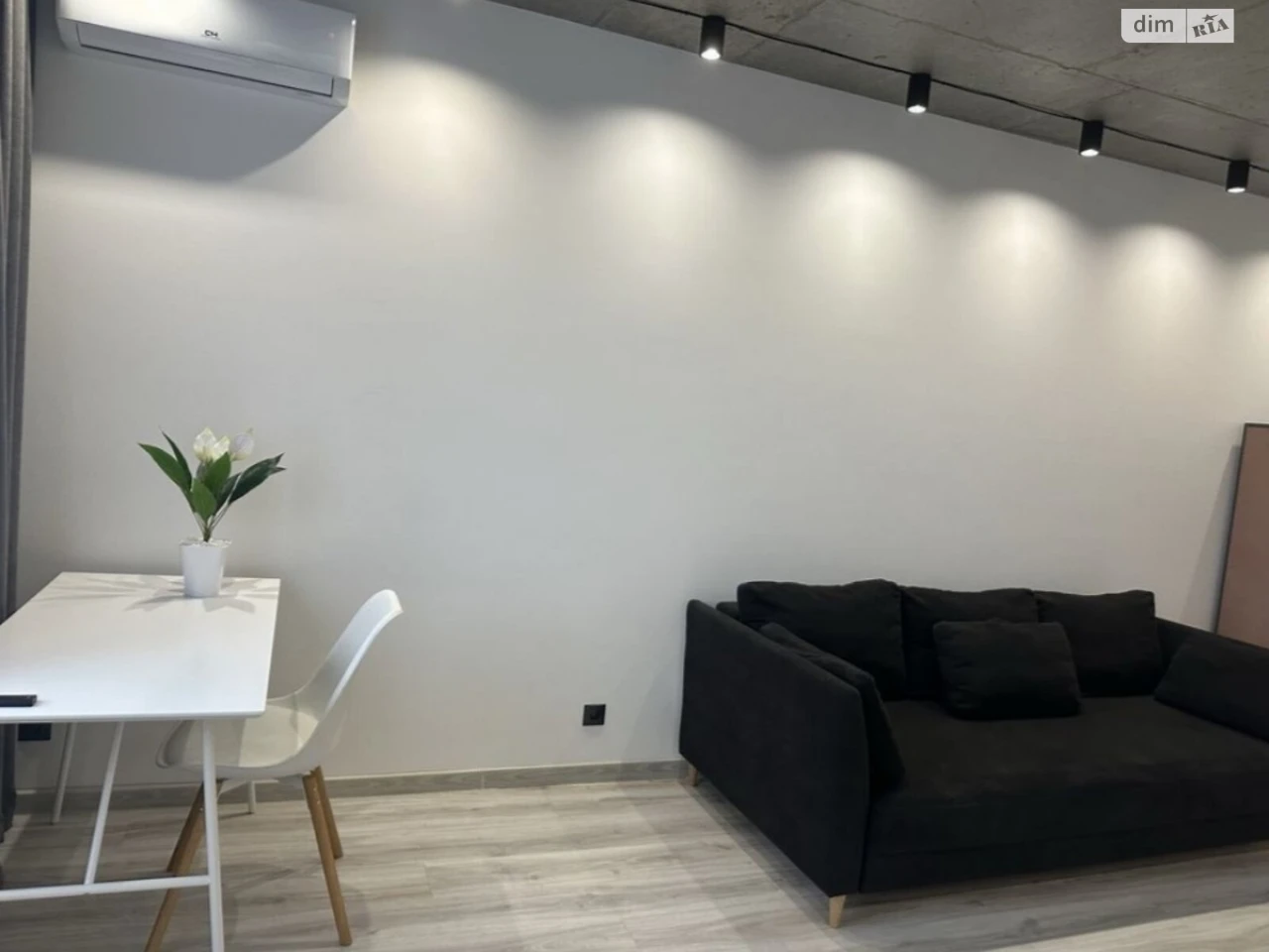 Long-Term Rent Studio Apartment, Holosiiv