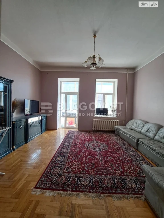Apartment for Sale, Podil