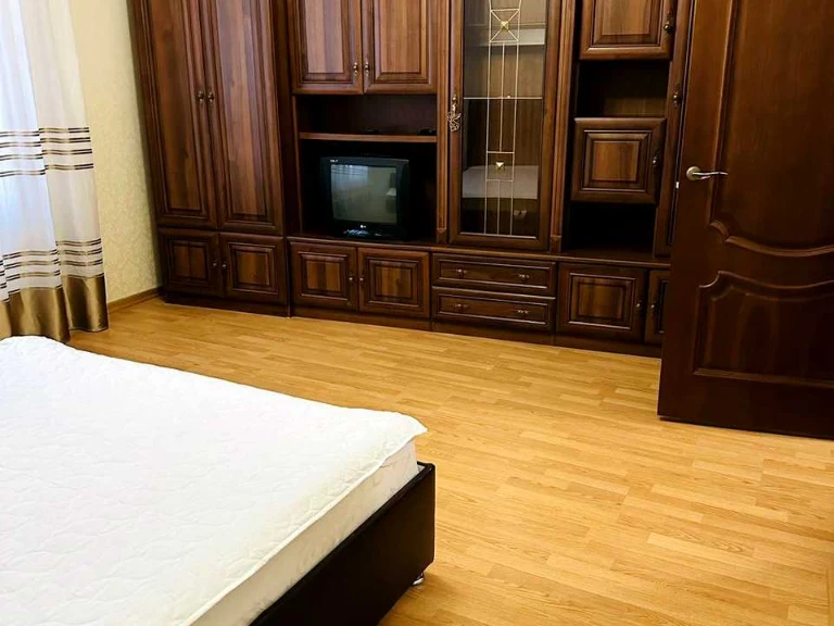Квартира. Київ, Дніпровська набережна вул.