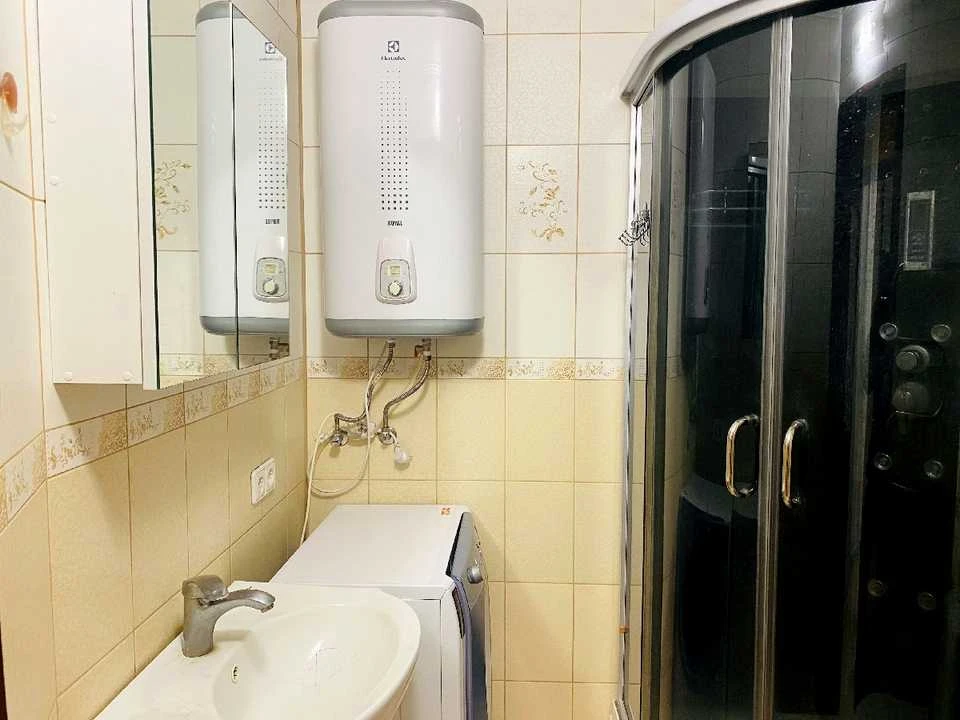 Квартира. Київ, вулиця Мілютенка