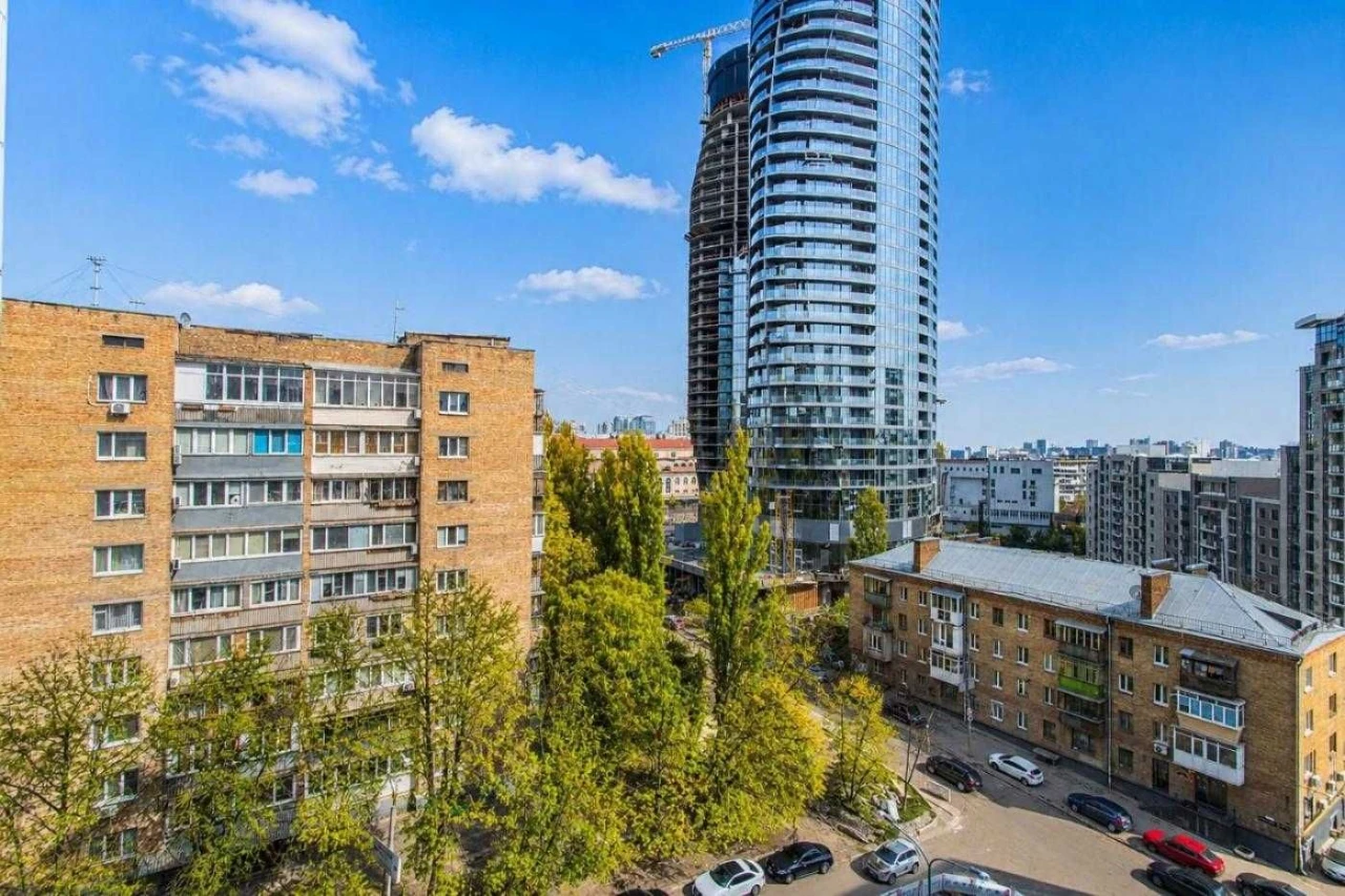 Продаж 1-кімнатна квартира на Печерськувул. Патріса Лумумби