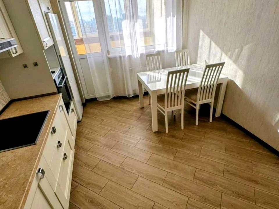 Квартира. Київ, Казарменна вул.