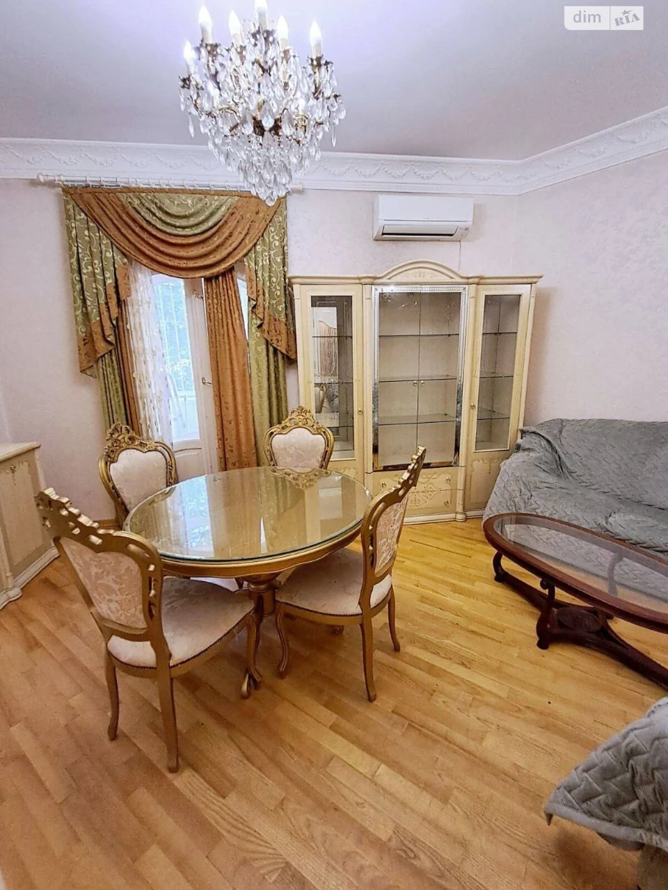 Long-Term Rental Apartment on Lipki Street