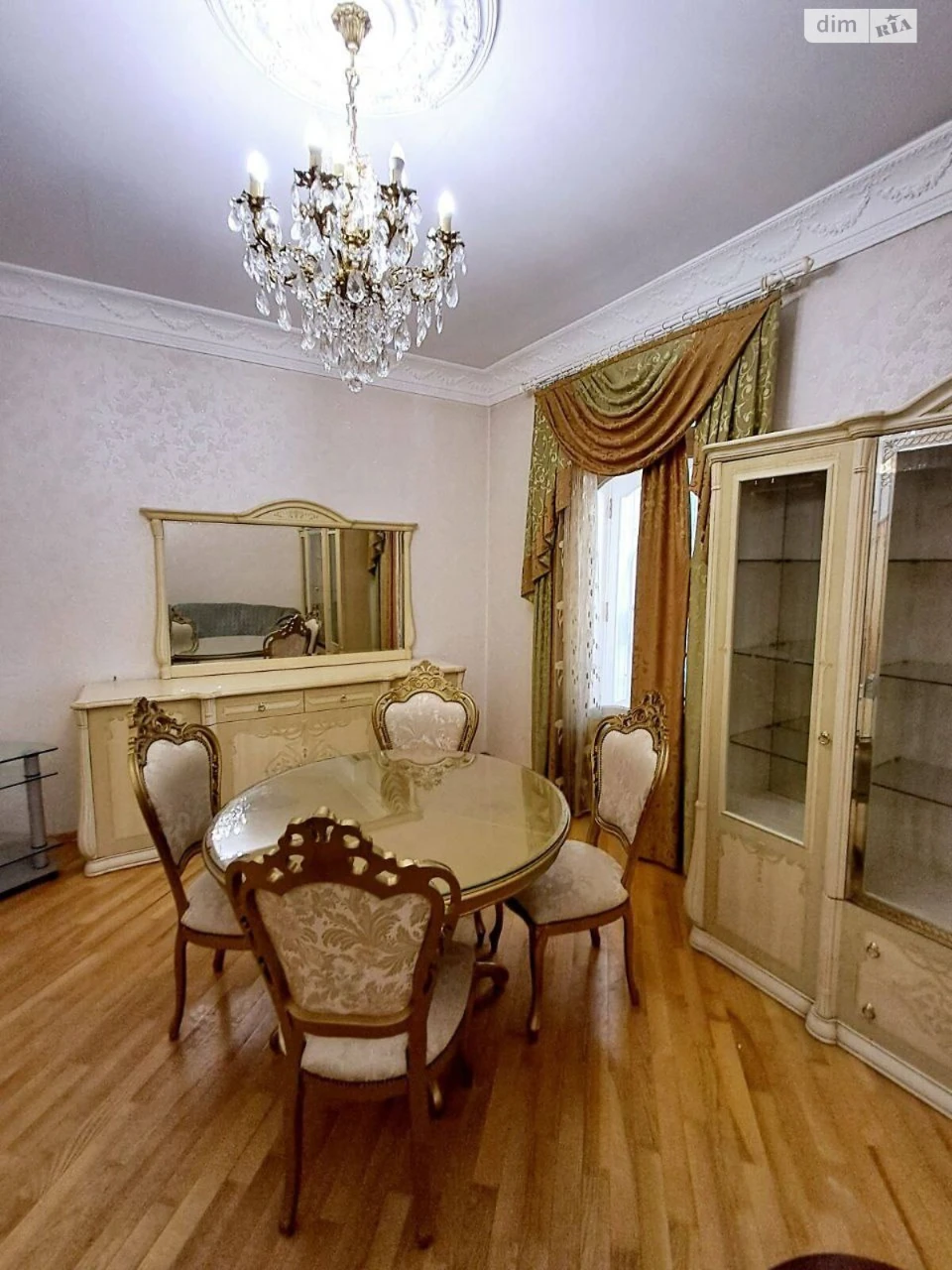 Long-Term Rental Apartment on Lipki Street