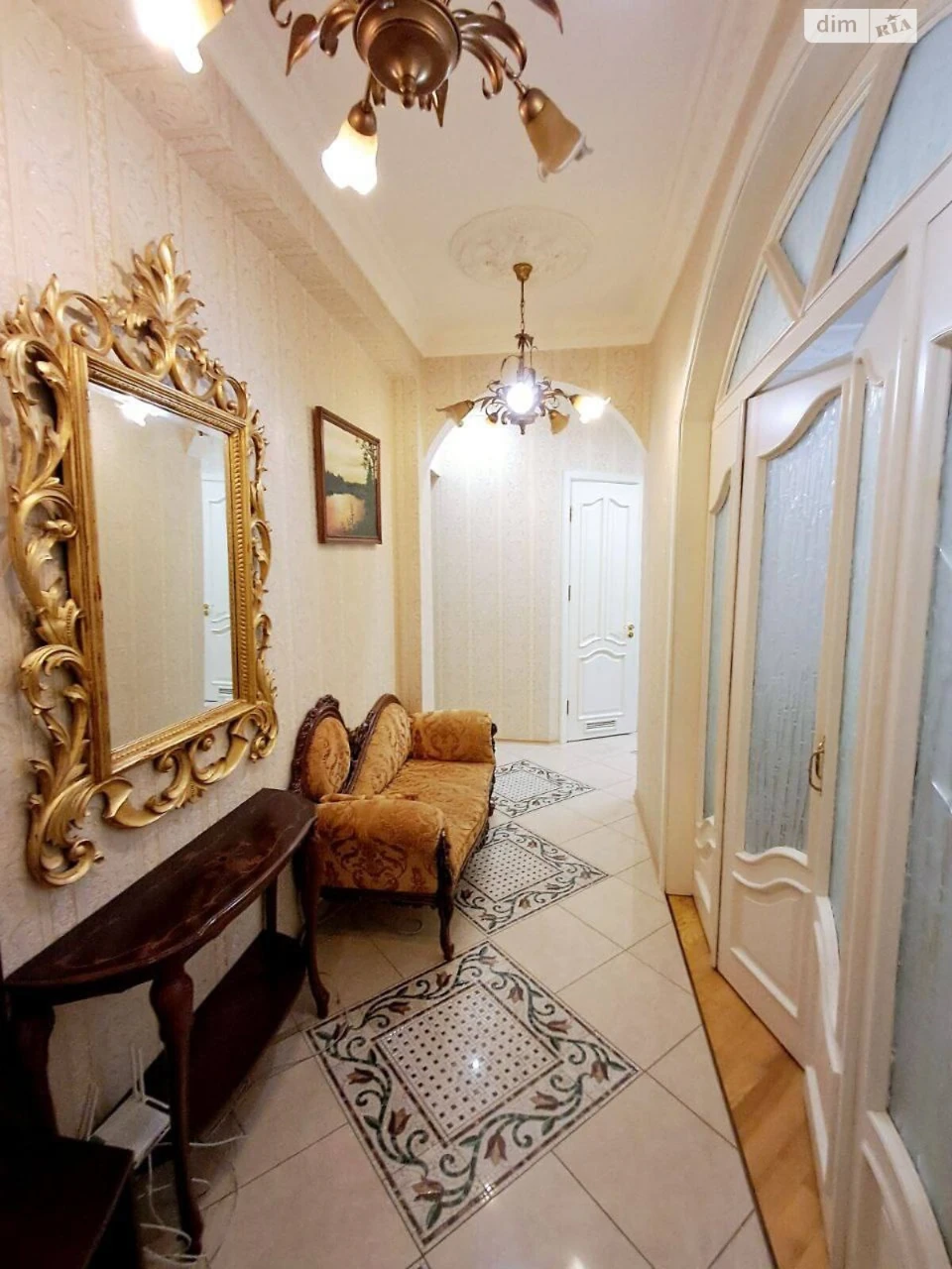 Long-Term Rental Apartment on Lipki Street