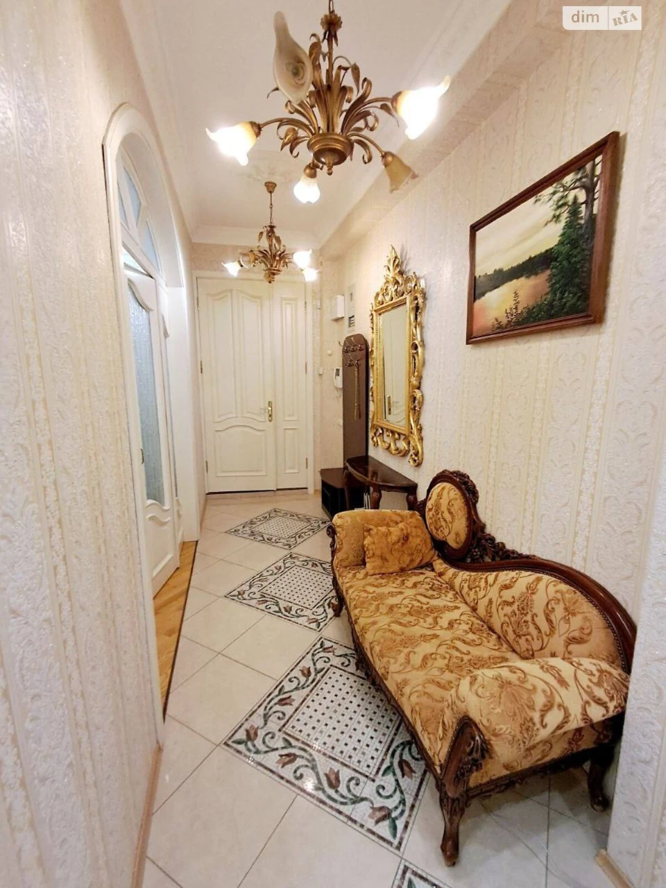 Long-Term Rental Apartment on Lipki Street