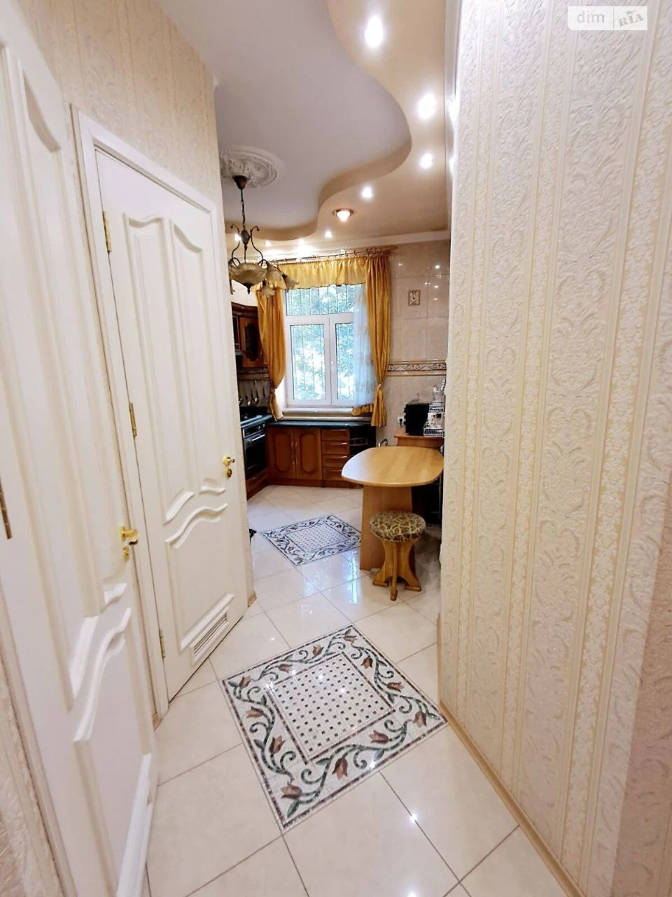 Long-Term Rental Apartment on Lipki Street