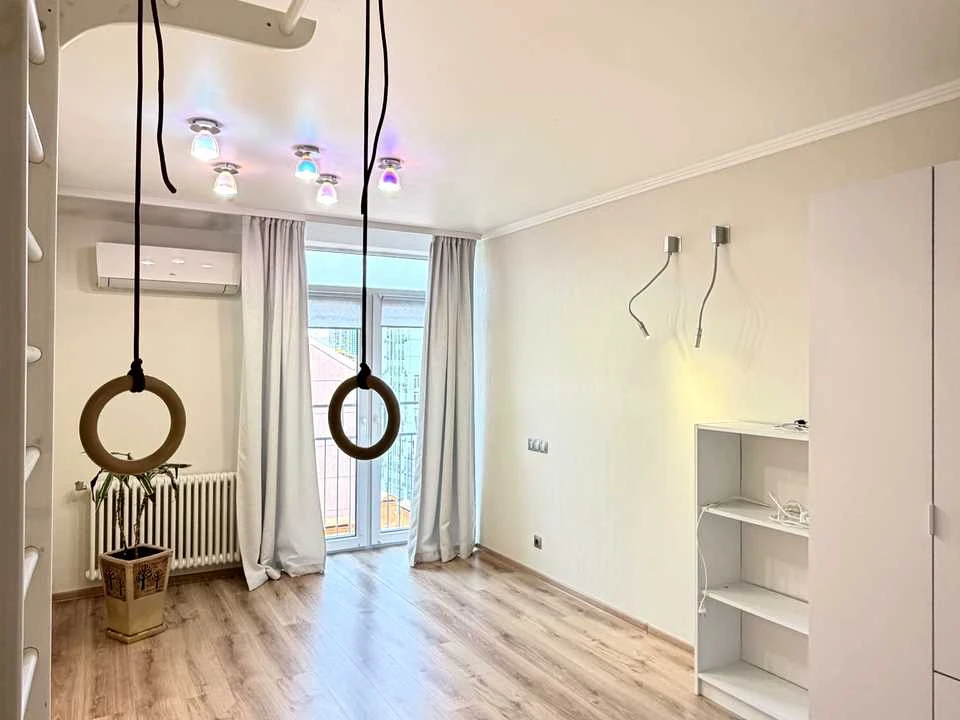 Квартира. Київ, Регенераторна вул.