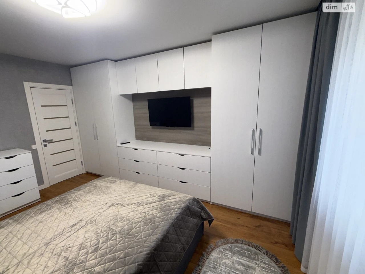 Long-Term Rental Apartment, Left Bank