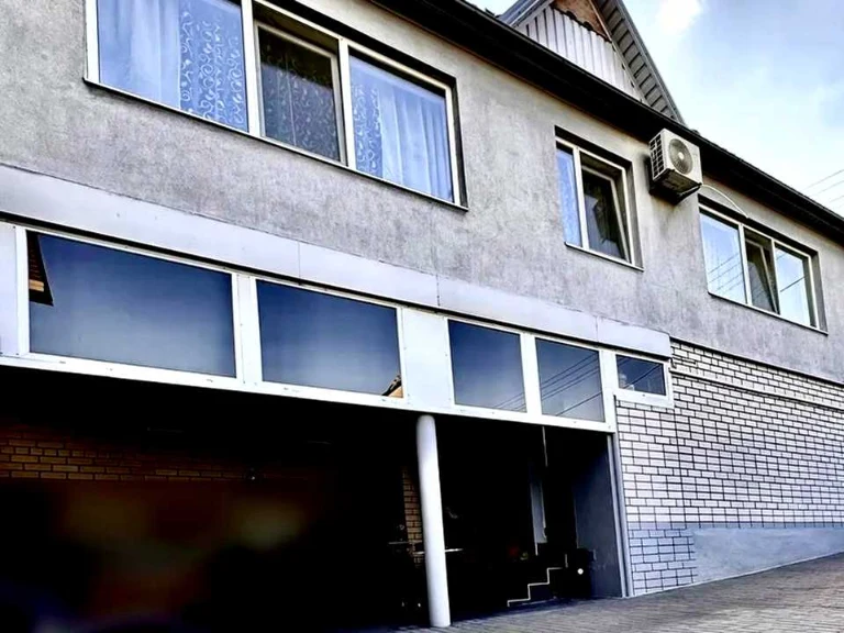 Apartment. Dnipro, Garage Street