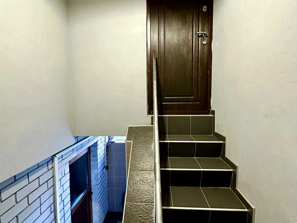 Apartment. Dnipro, Garage Street