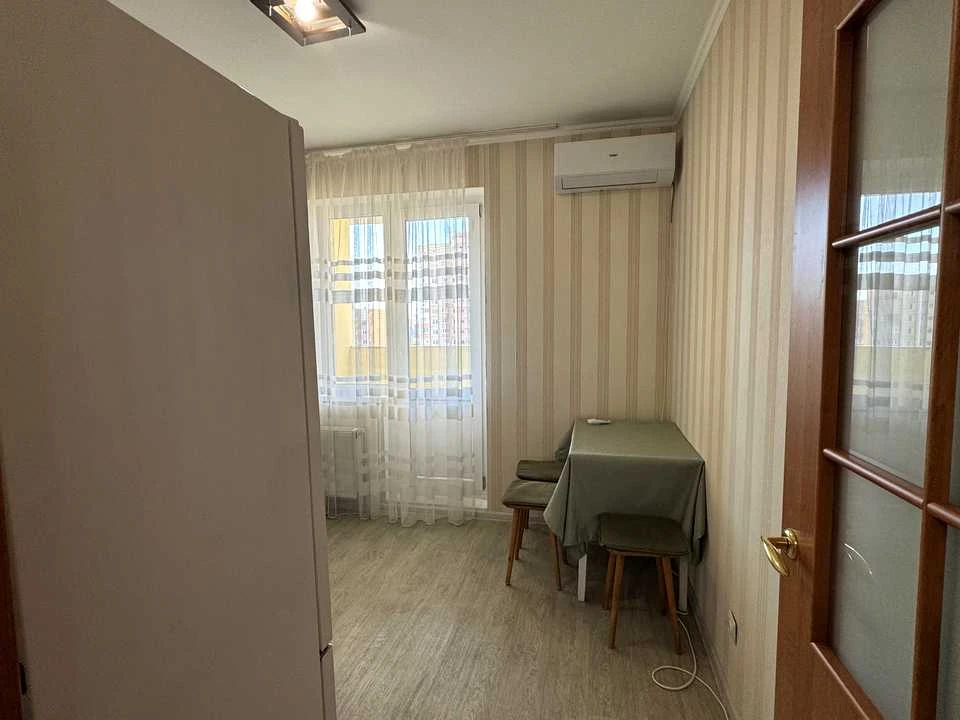 Квартира. вулиця Максимовича, Київ