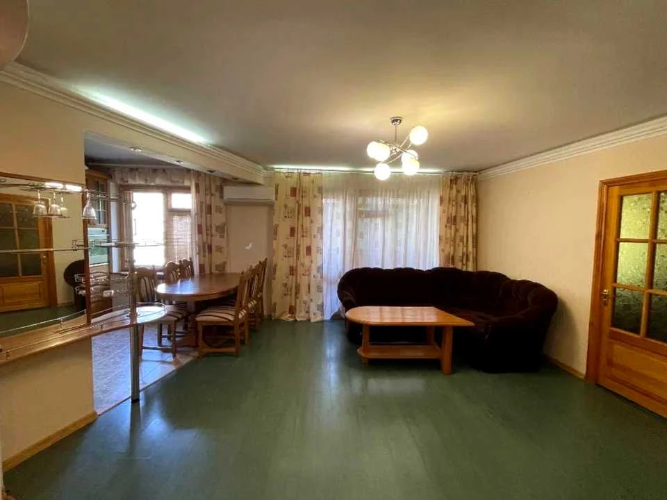 Apartment. Dnipro, Menachem-Mendel Schneerson st.