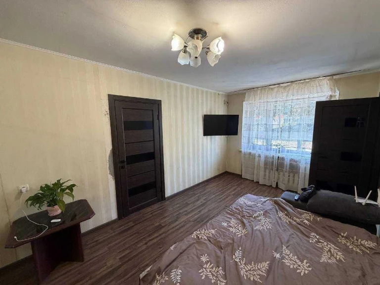 I will sell a cozy 2-room apartment on Bohdan Khmelnytskyi Avenue