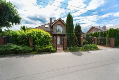 Дом 4 комнаты, 200 м² - Дарницкий, паркинг