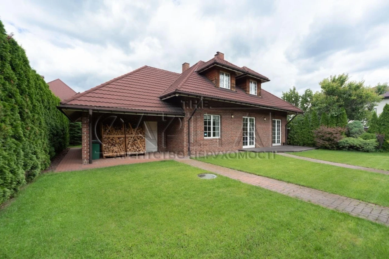 Дом 4 комнаты, 200 м² - Дарницкий, паркинг