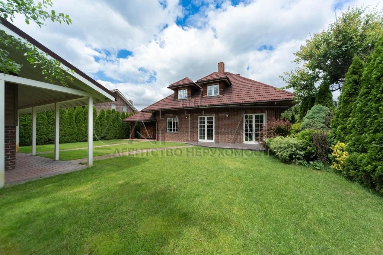 Дом 4 комнаты, 200 м² - Дарницкий, паркинг