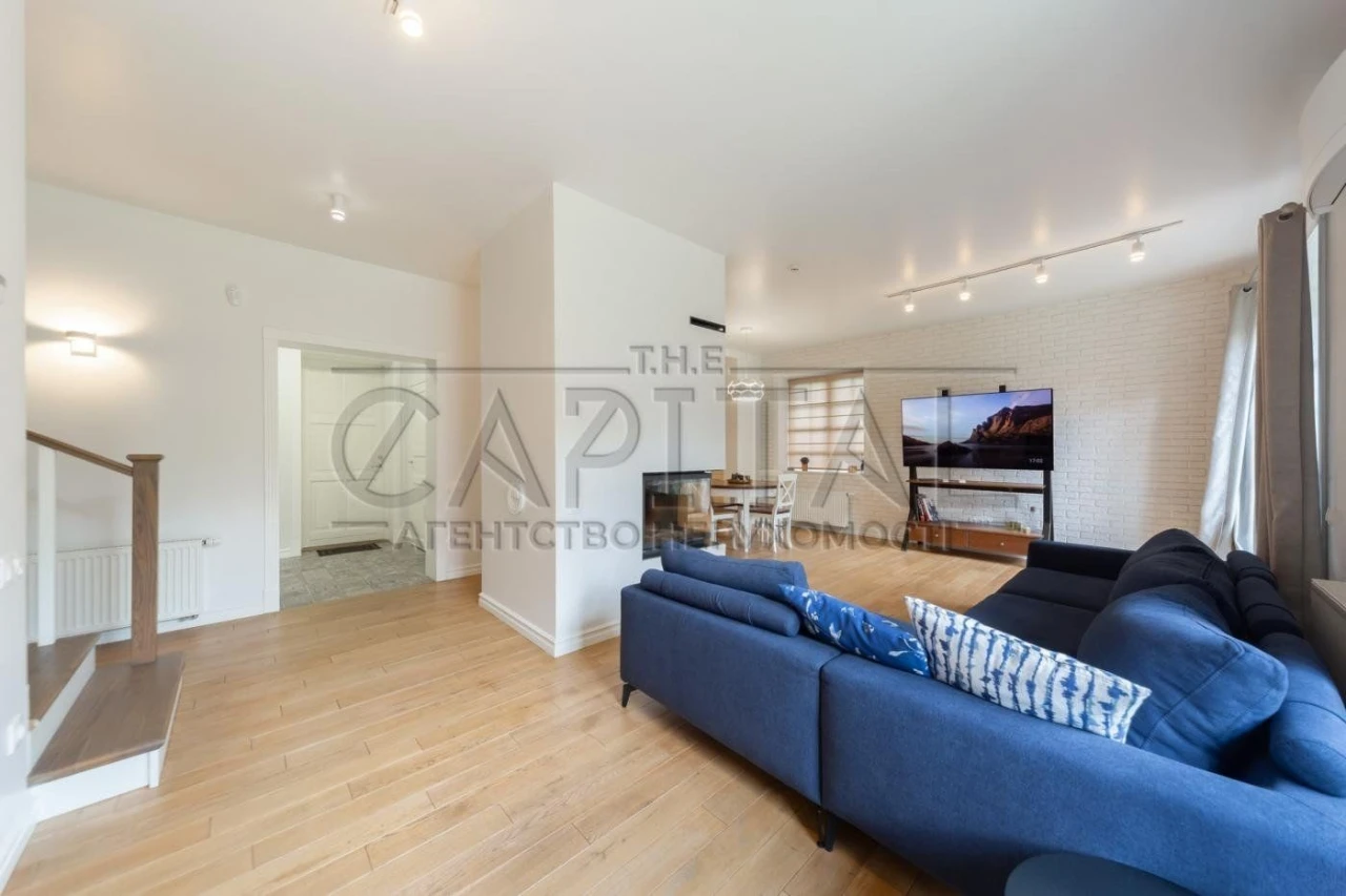 Дом 4 комнаты, 200 м² - Дарницкий, паркинг