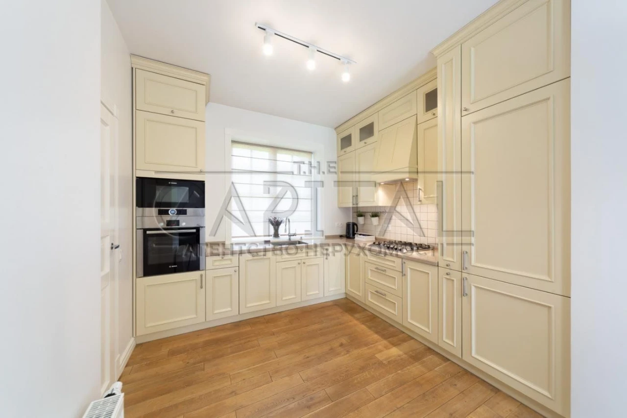 Дом 4 комнаты, 200 м² - Дарницкий, паркинг
