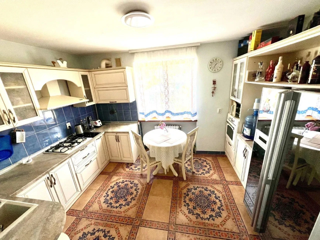 Просторный 3-этажный дом 390 м² с участком 8,5 соток в