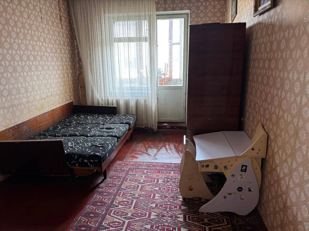 Large two-room apartment for renovation