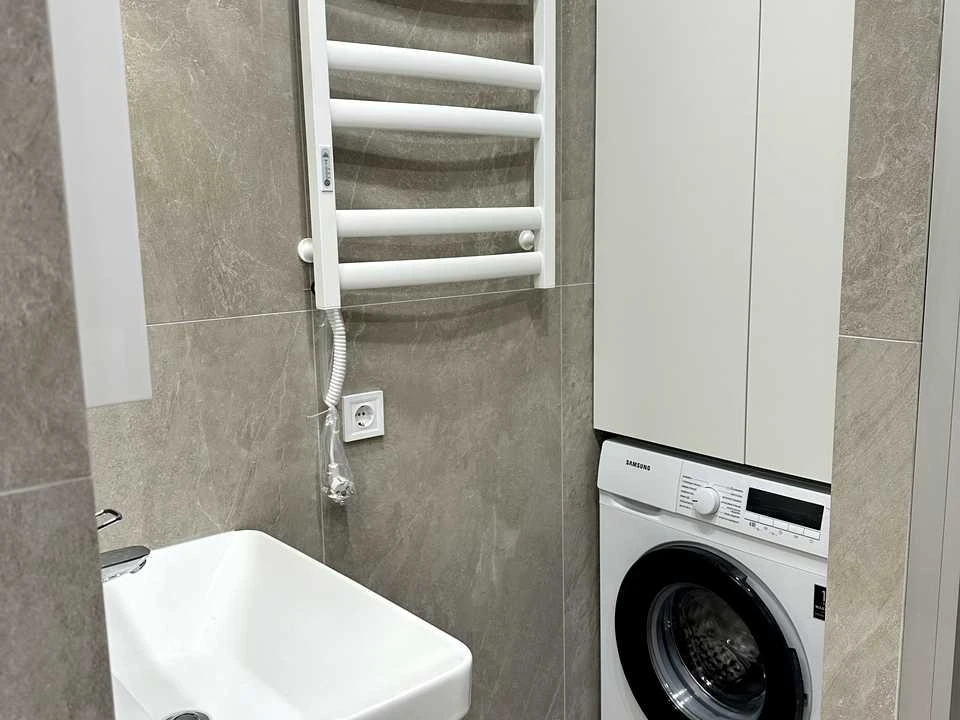 Apartment. Nabreshne-Rybalskaya Street, Kyiv