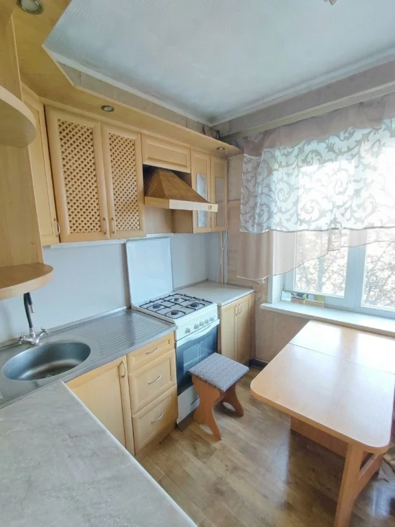 3-room apartment for sale in Khortytsia district.