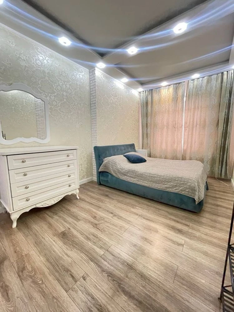 Продажа 2-комнатной квартиры, Французский бульвар, 8, "Перлина"