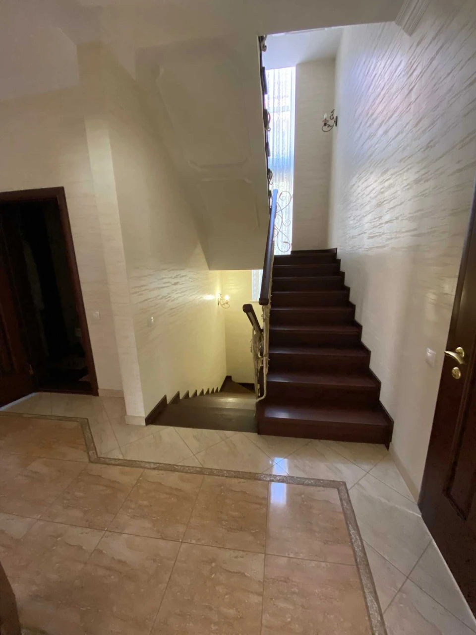 For Sale House in Tiyrova, Zolotaya Gorka 289 m² 15 acres