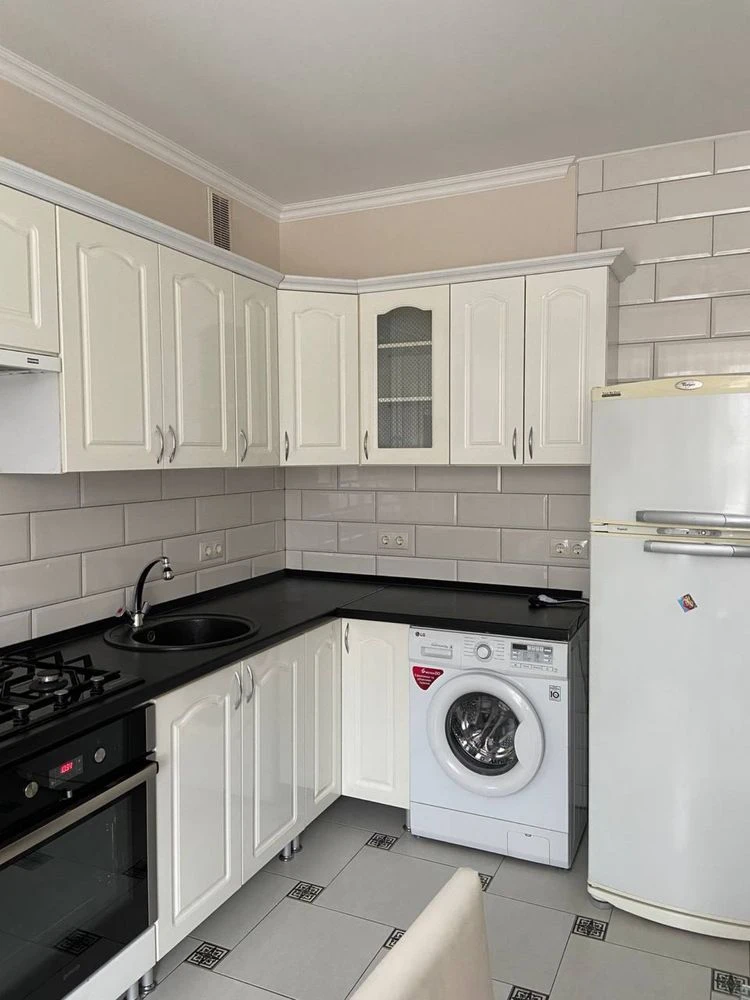 Продажа 3-комнатной квартиры в районе 33